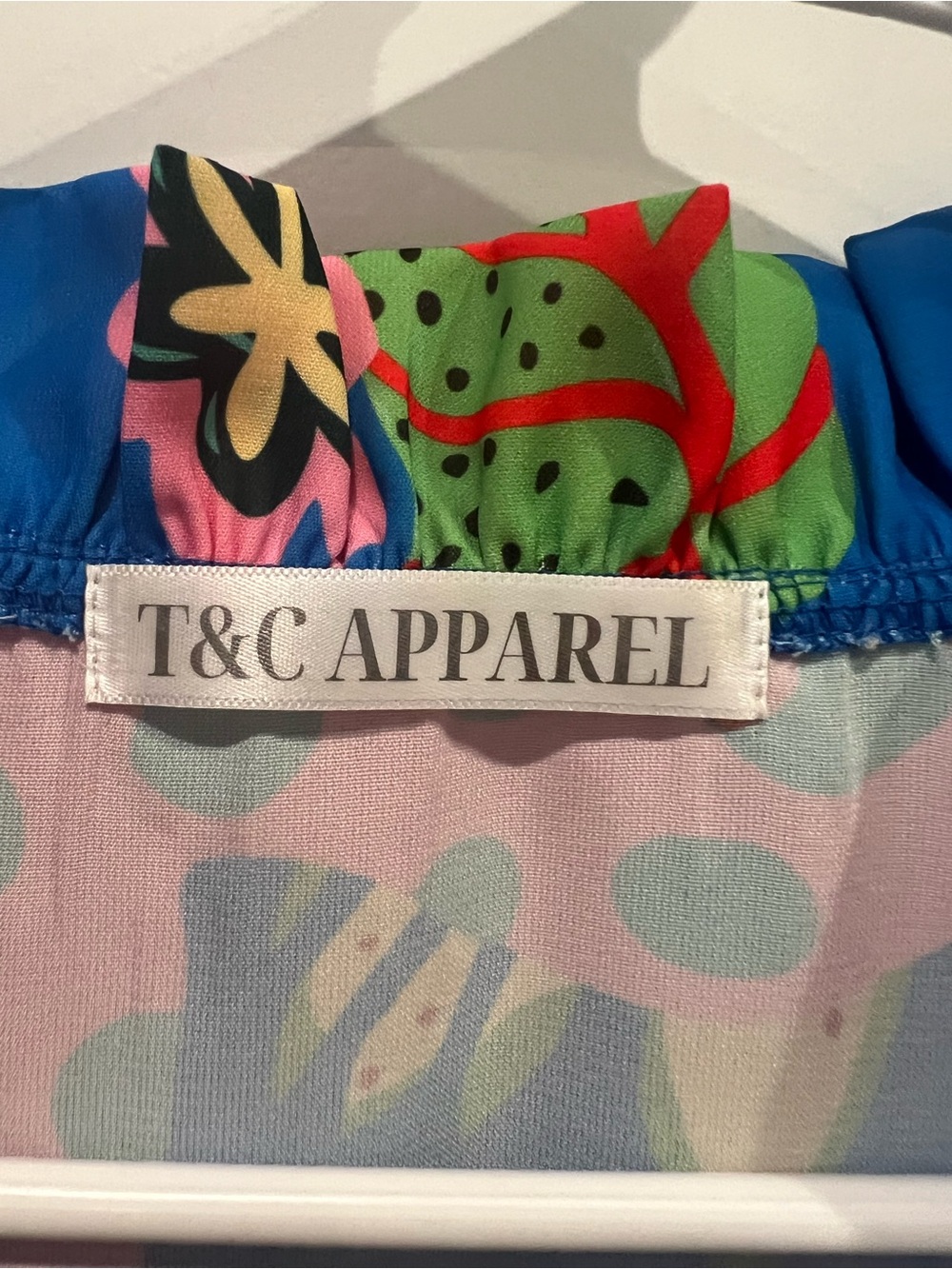 T & C Apparel Top Size Medium - Picture 2 of 16